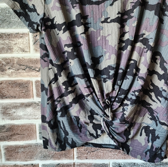 NEW Shortsleeve camo twist tee - Picture 3 of 11
